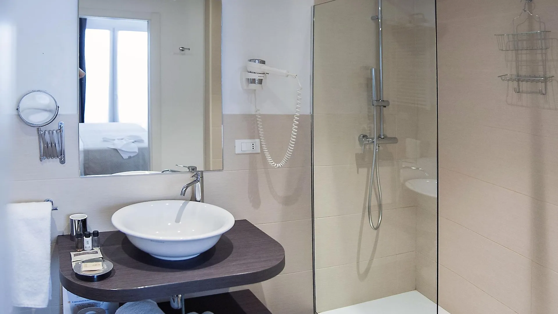 Hotel Studio Inn Centrale & Milano Urban Padel 4*, מילאנו איטליה