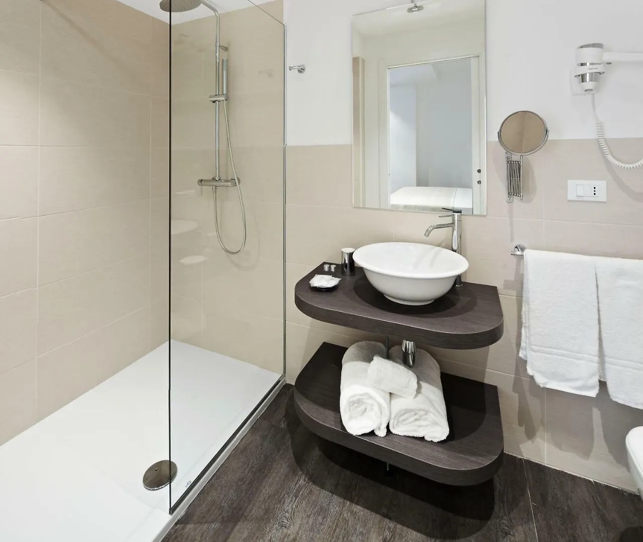 Hotel Studio Inn Centrale & Milano Urban Padel איטליה